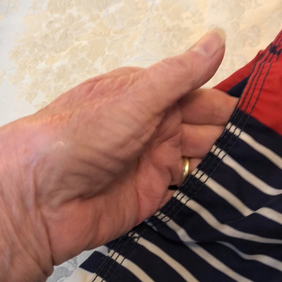 H & M LARGE SHORTS SWIM TRUNKS - RED NAVY CREAM  ELASTIC WAIST MESH LINER - #109 - Picture 7 of 13